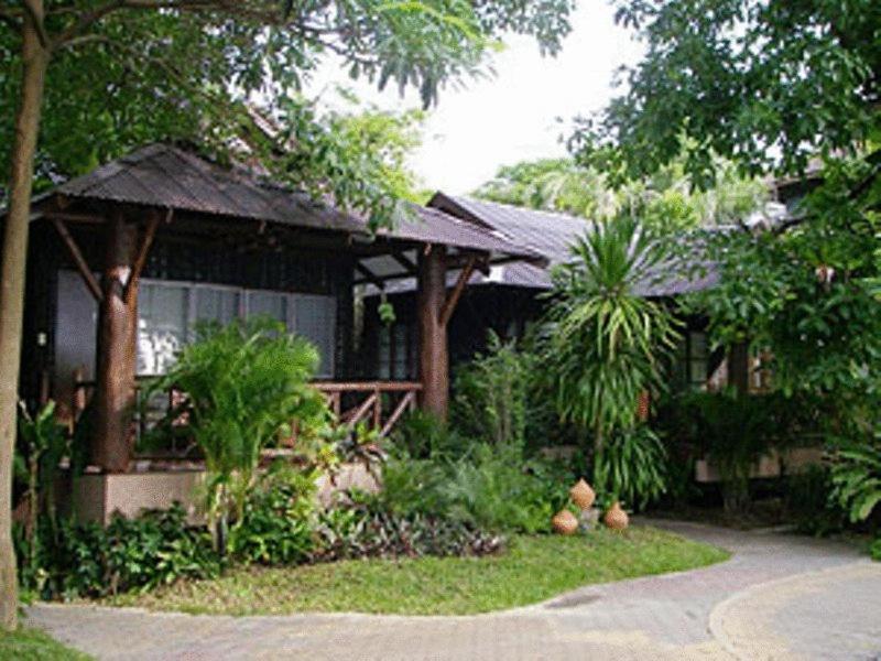 Baan Klang Aow Beach Resort photo