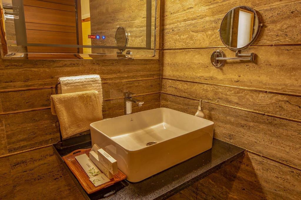 StayVista at Golden Bliss Cottage photo