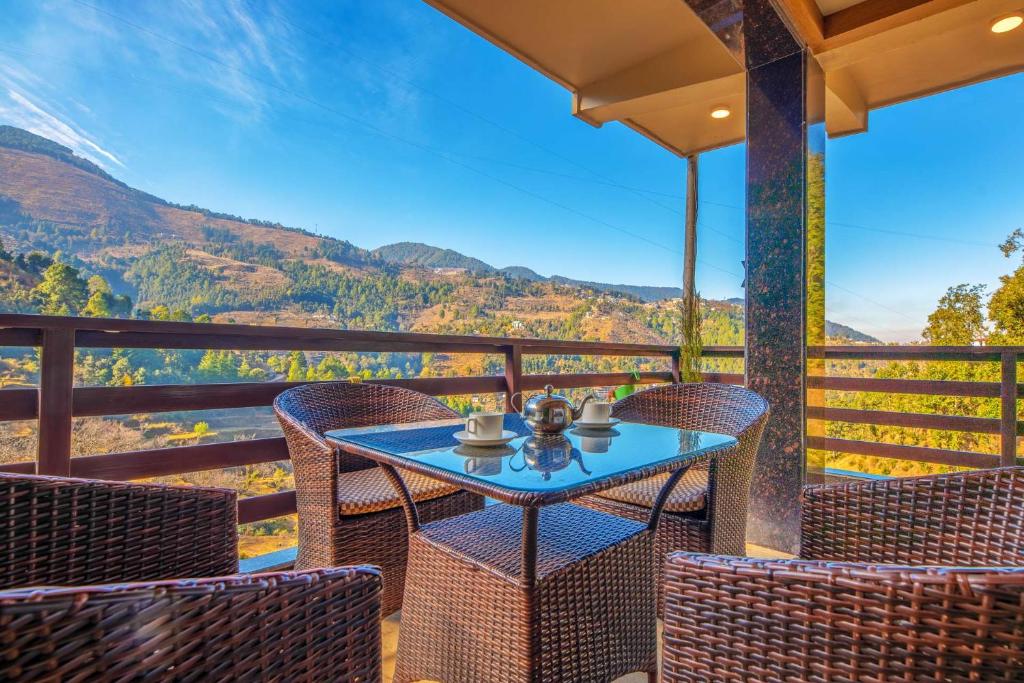 StayVista at Golden Bliss Cottage photo