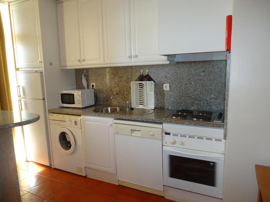 Kitchen, Apartamentos Varandas da Rocha in Portimao