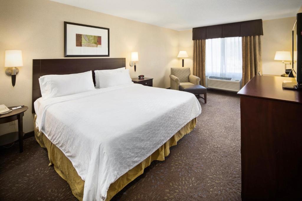 Holiday Inn Express Hotel & Suites Hill City photo
