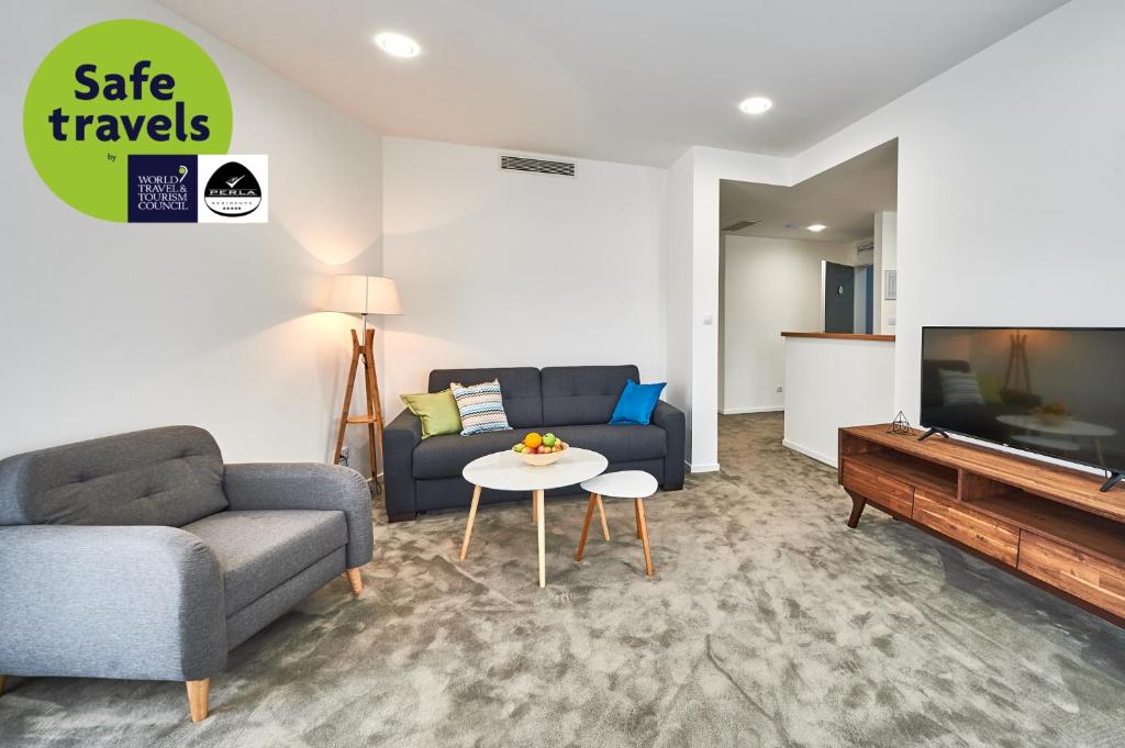 Shared lounge/TV area