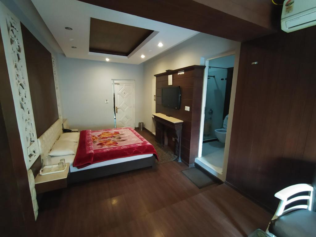 Hotel Parkwood At Mall Road photo