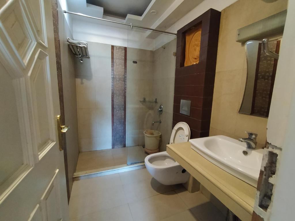 Hotel Parkwood At Mall Road photo
