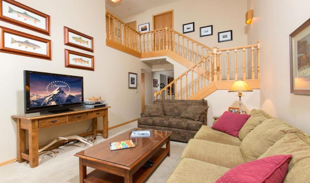 523 S Cache, Jackson