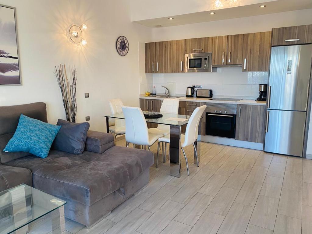 Luxury Two Bed Seaviews - 3