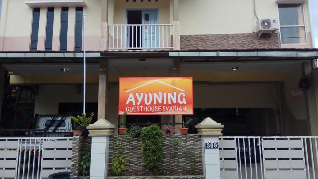 Exterior view, Ayuning Guest House Syariah Semarang Mitra RedDoorz in Semarang