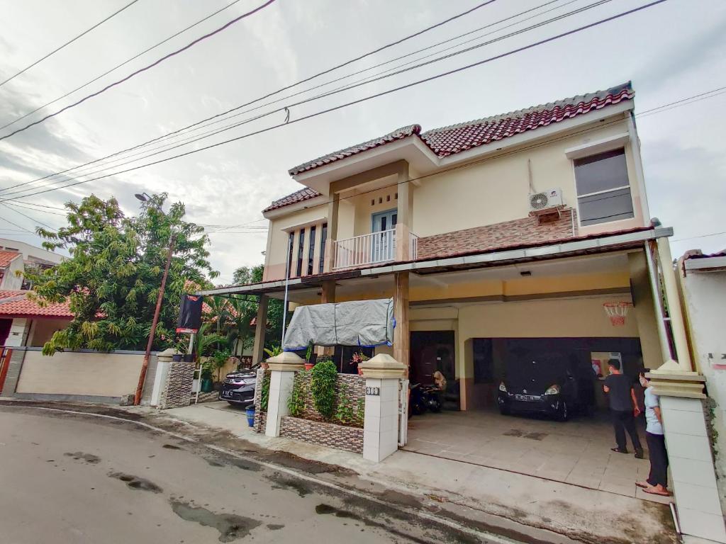 Entrance, Ayuning Guest House Syariah Semarang Mitra RedDoorz in Semarang