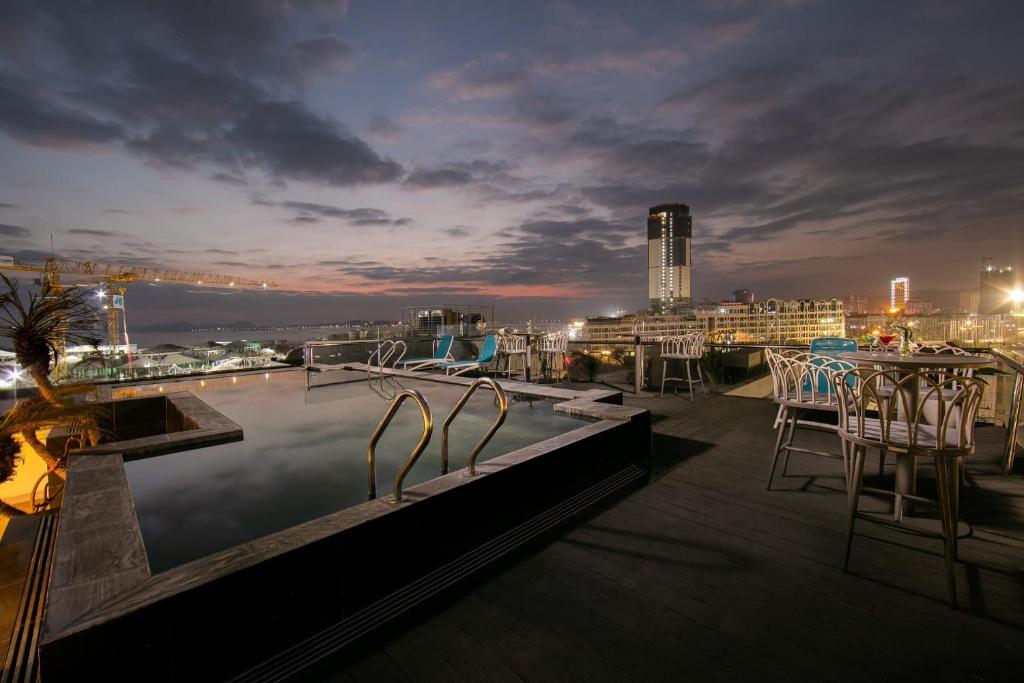 Green Suites Hotel Ha Long
