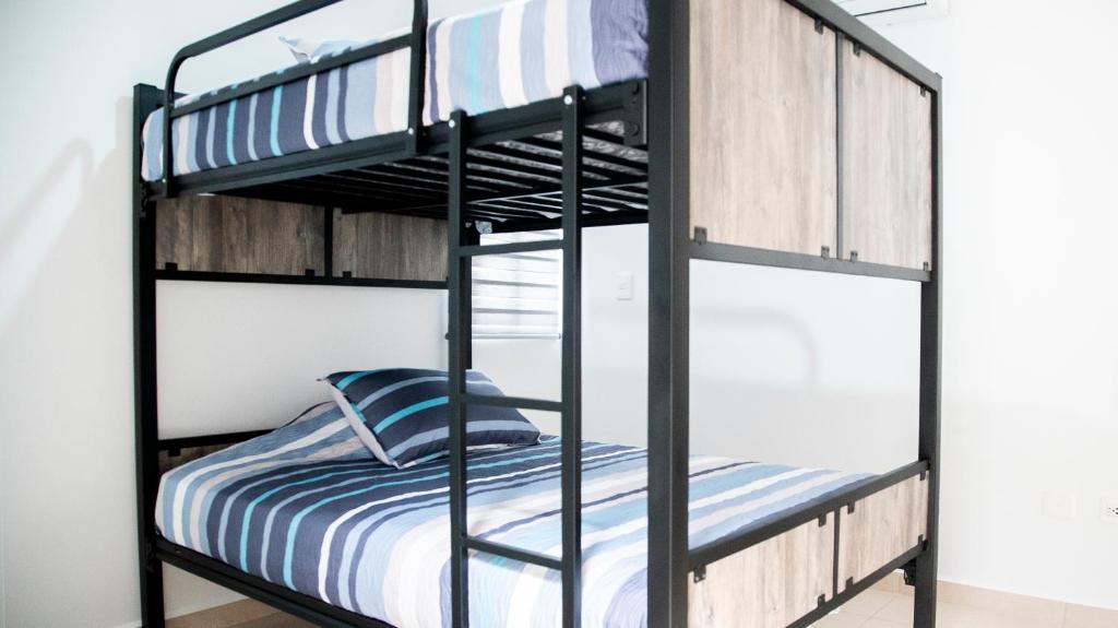 CASA FAMILIAR PARA 8 PERSONAS EN RESIDENCIAL SEGURO - 4