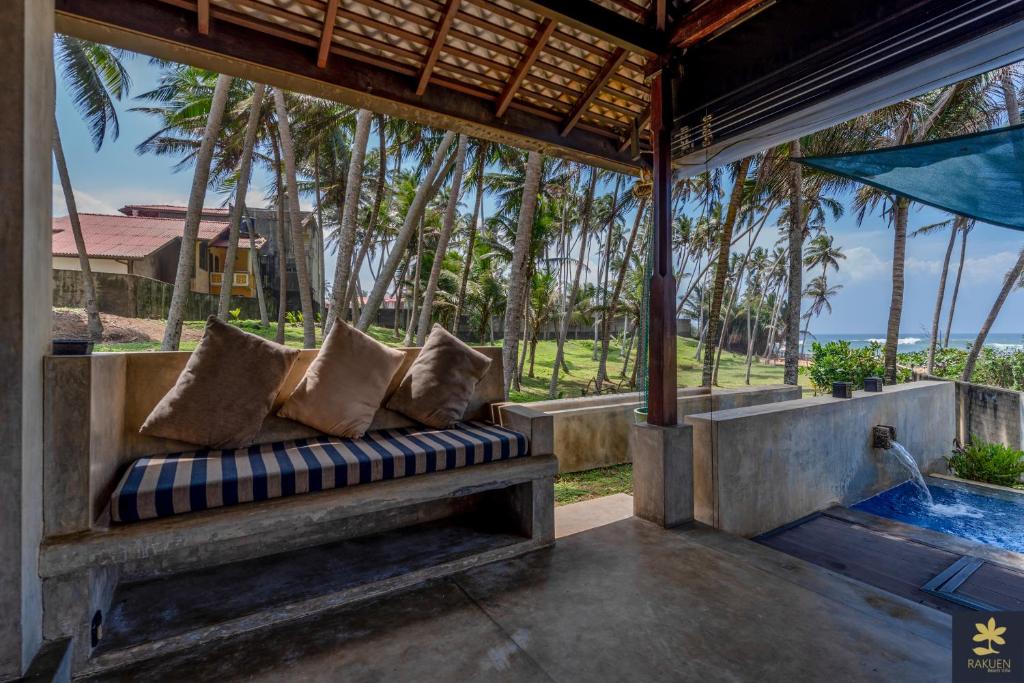 Rakuen Beach Villa, Hikkaduwa