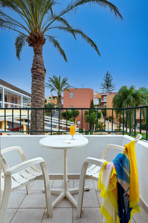 Bellos Hotel Apartments — Hotel building in Hersonissos