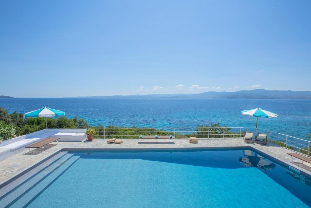 Seafront Paradise, Glífa