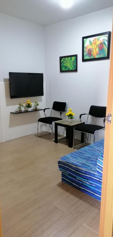 Pine Suites Tagaytay 2 BR w/ Netflix and parking photo