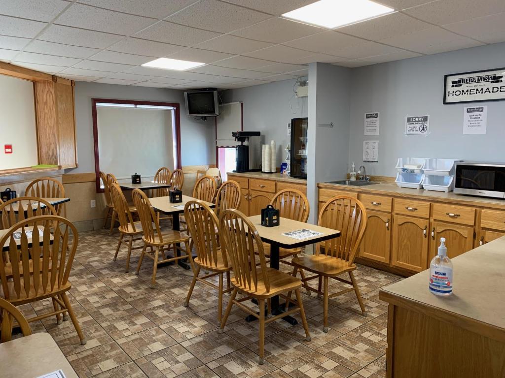 Travelodge by Wyndham Fredericton photo