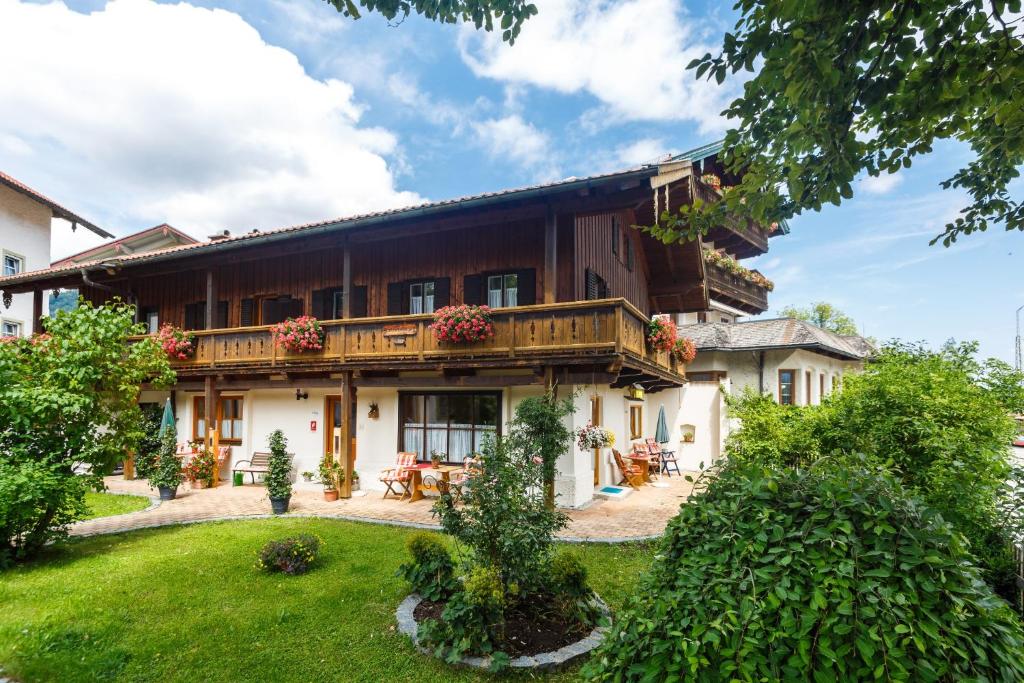 Café Chiemgau und Gästehaus - 2
