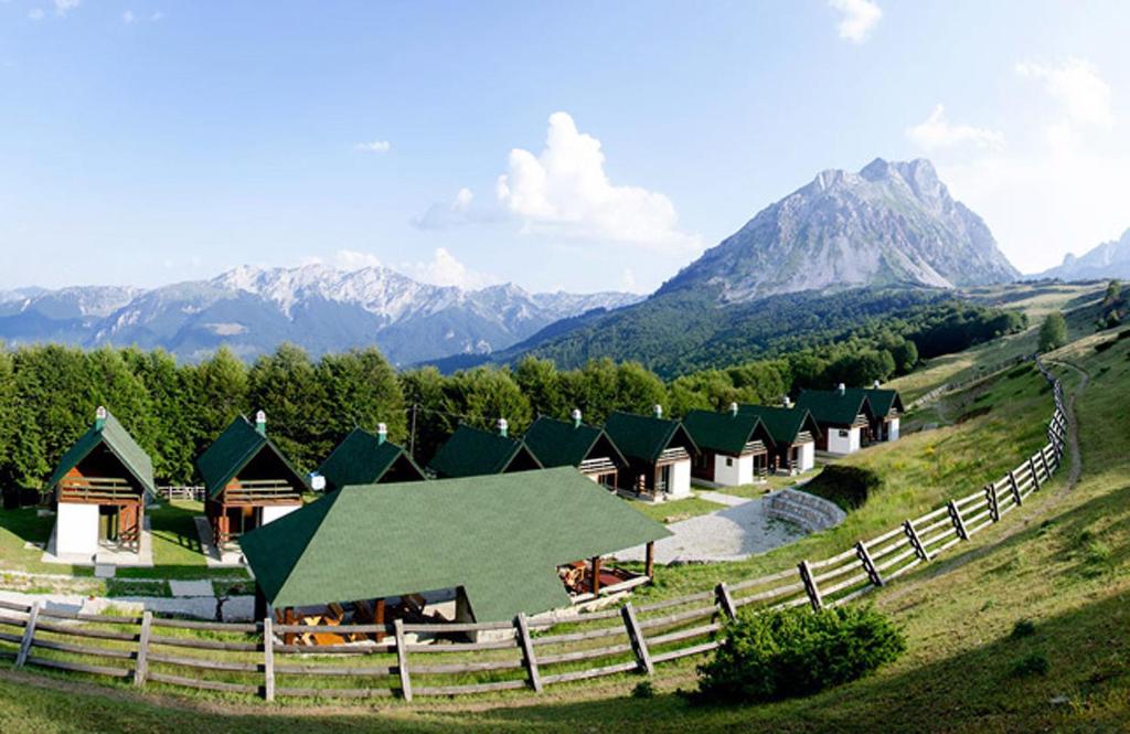 Chalets Etno selo Stavna — Hotel in Krajista