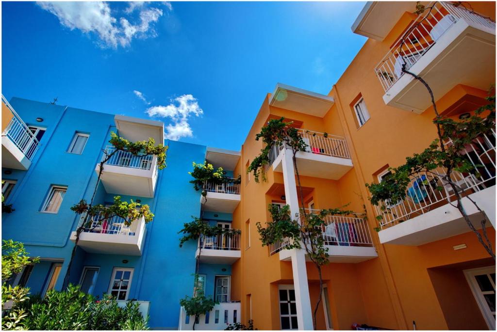 Bellos Hotel Apartments — Hotel building in Hersonissos