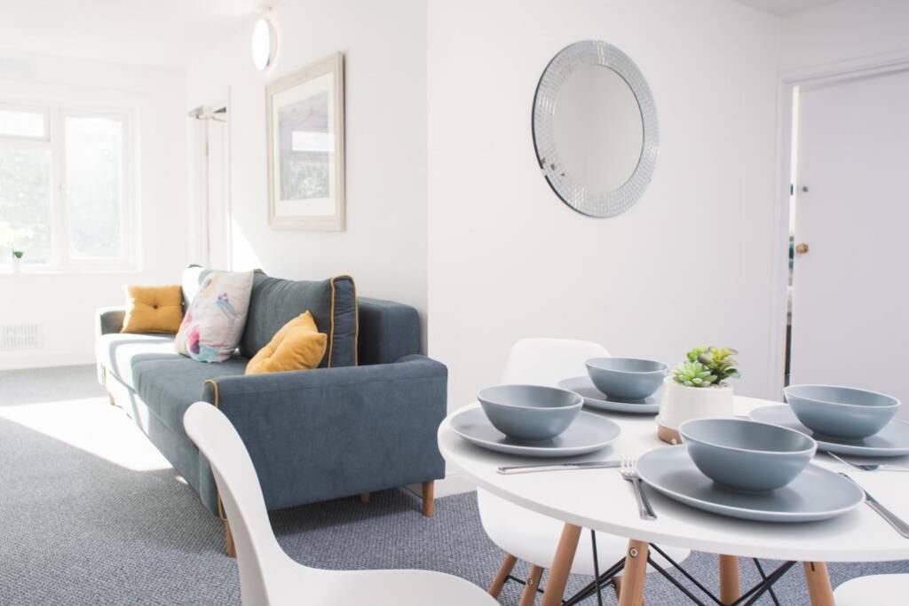Brynglas Newport flat sleeps 8 - Mycityhaven, Newport