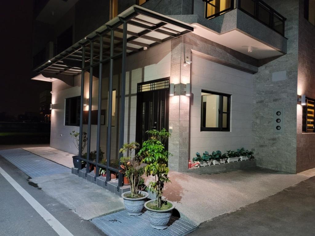 渡小夜電梯民宿 Yilannight B&B