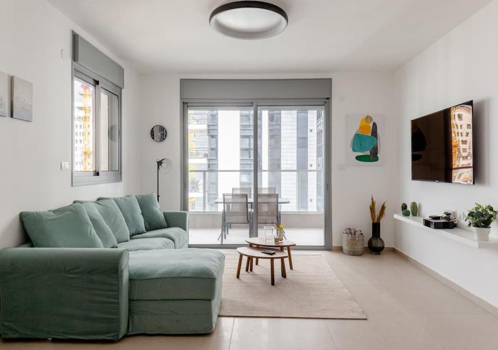 Oַ&O Group- Luxury 3BR APT 33 Floor Sea View Tower, Bat Yam