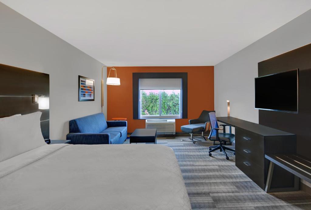 Holiday Inn Express Atmor photo