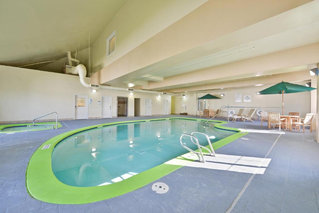 Holiday Inn Express Hotel & Suites Tacoma South - Lakewood photo