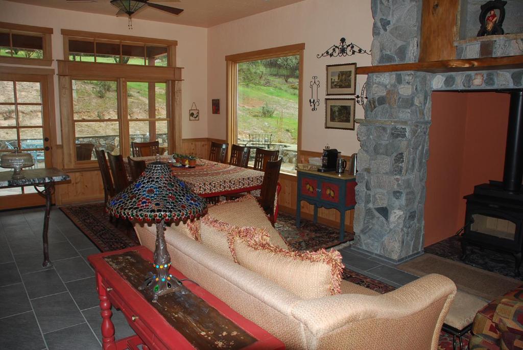 Sierra Trails Retreat photo