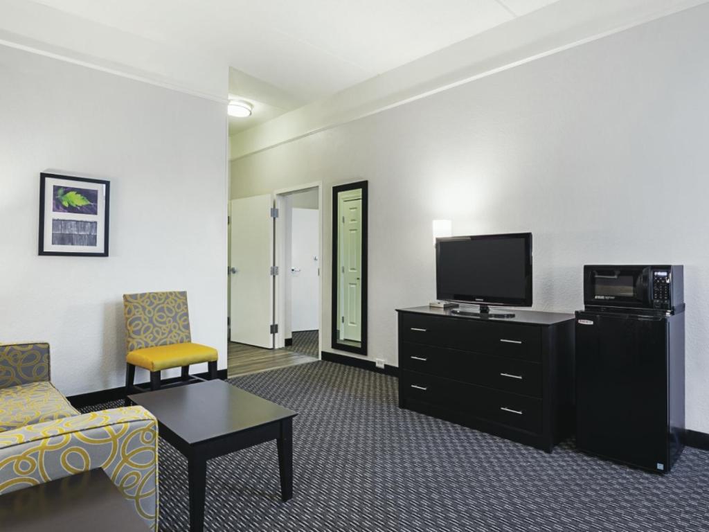 La Quinta Inn & Suites by Wyndham Boston-Andover photo