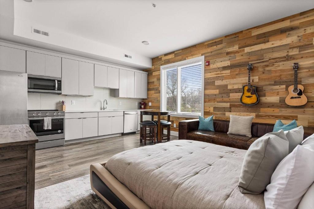 Endeavor 301, Nashville