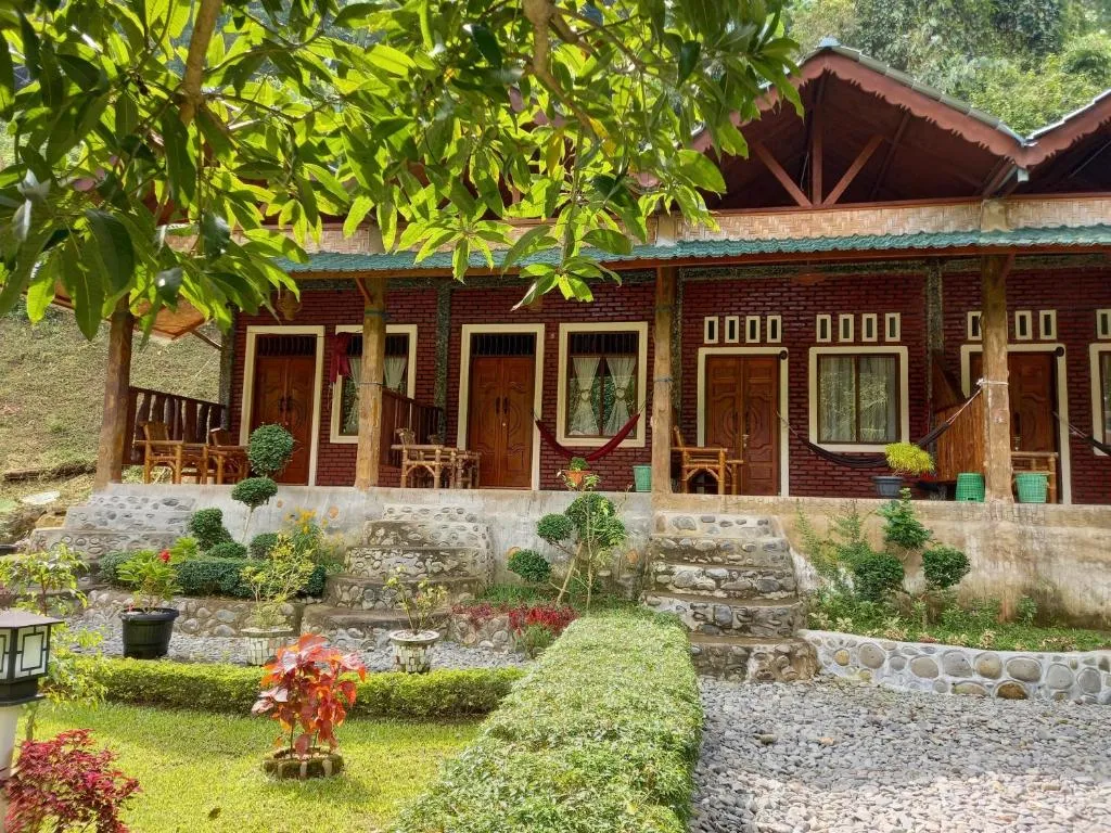 Sahnan Guest House, hotel in Bukit Lawang