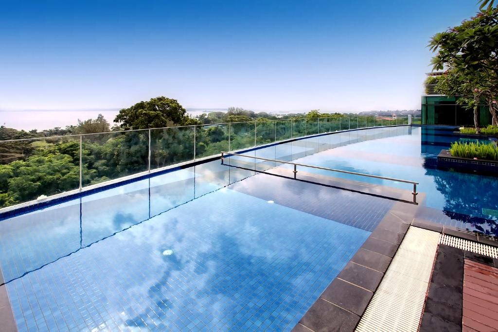 Village Hotel Changi infinity pool
