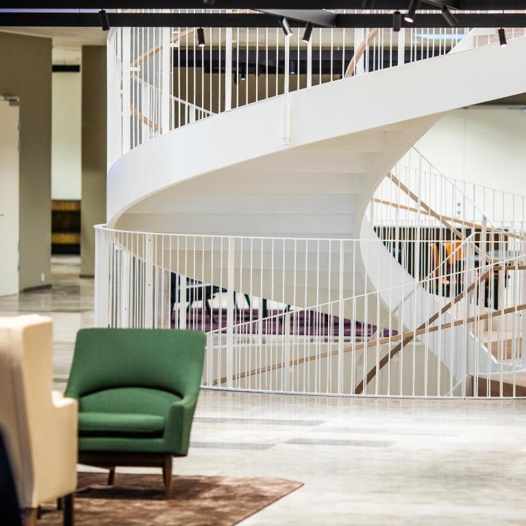 フロント・ロビー