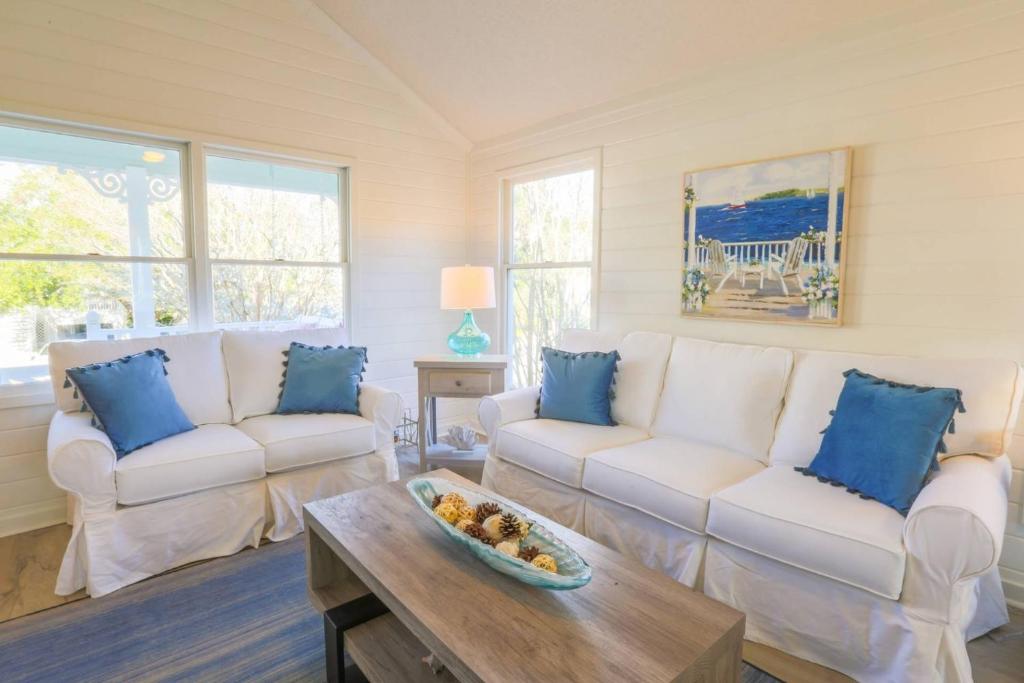 The Coastal Cottage, Isle of Palms