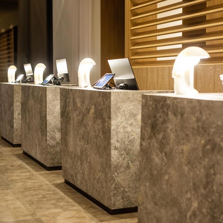 フロント・ロビー