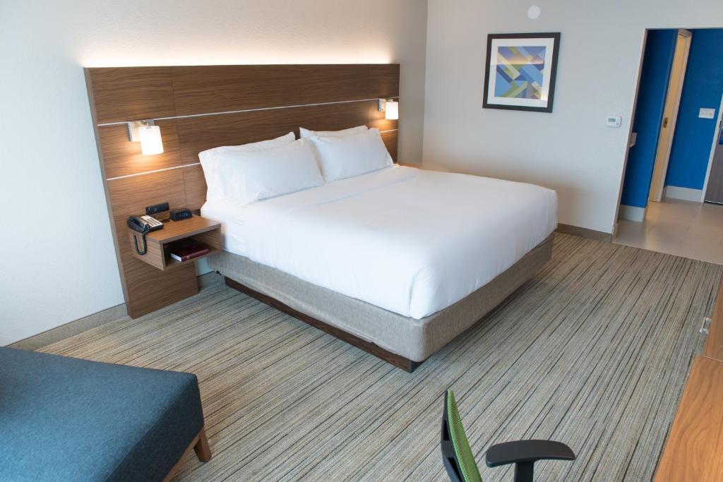 Holiday Inn Express & Suites Dayton North - Vandalia photo