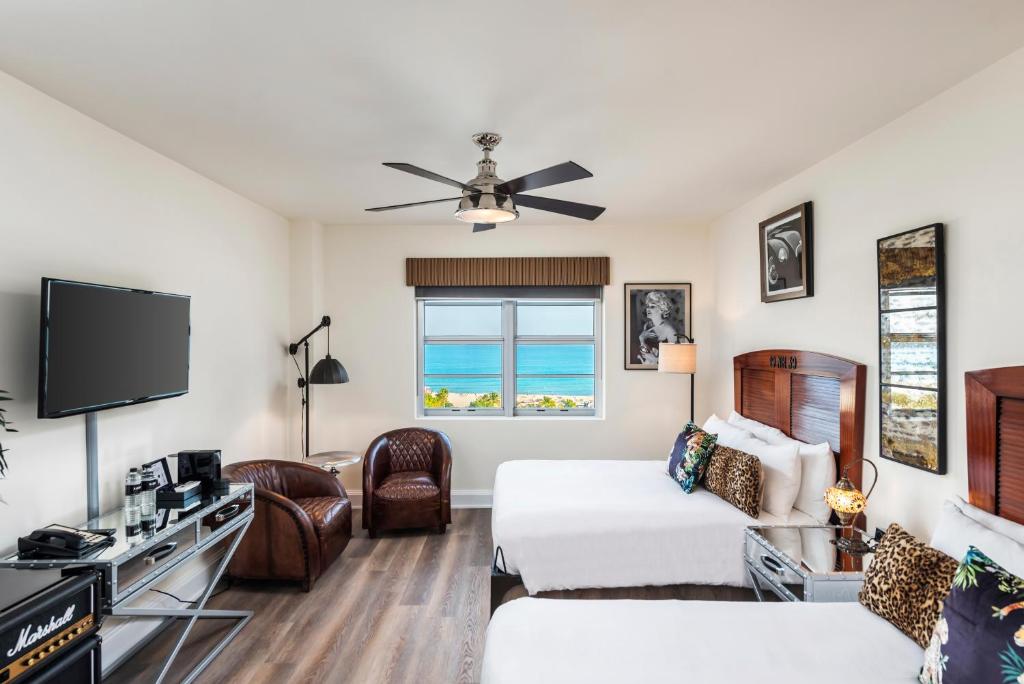 The National Hotel Photo 32