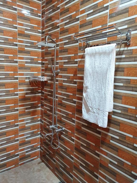 SUPERIOR APARTMENT, 2 MASTER ENSUITE BEDROOMS, WIFI, LARGE LIVING ROOM, 3 BATHS, 3 TOILETS, HOT WATE photo