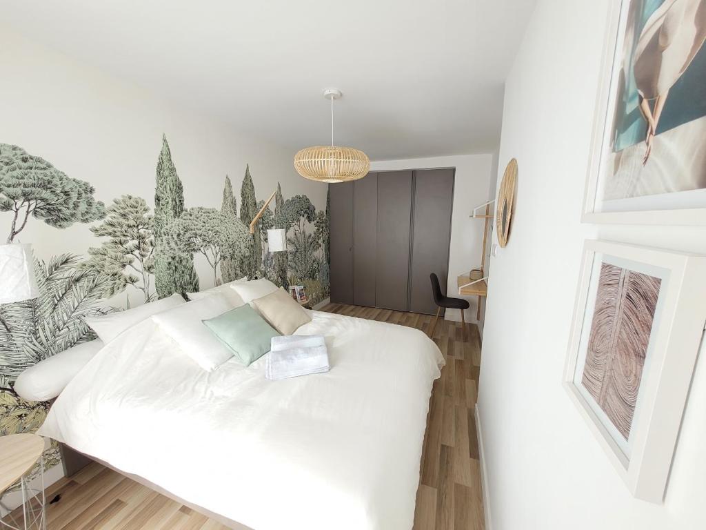 Sunny and calm 2 bed apartment place du Pin - 1