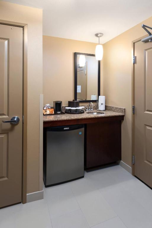 Clubhouse Hotel & Suites photo