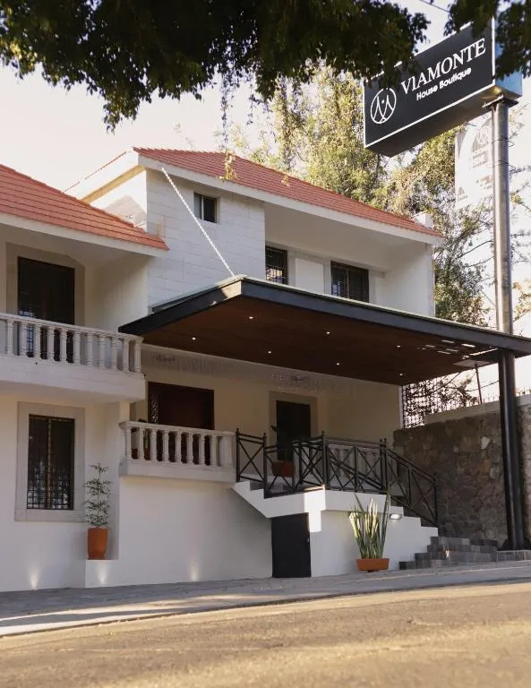 VIAMONTE House Boutique, hotel in León