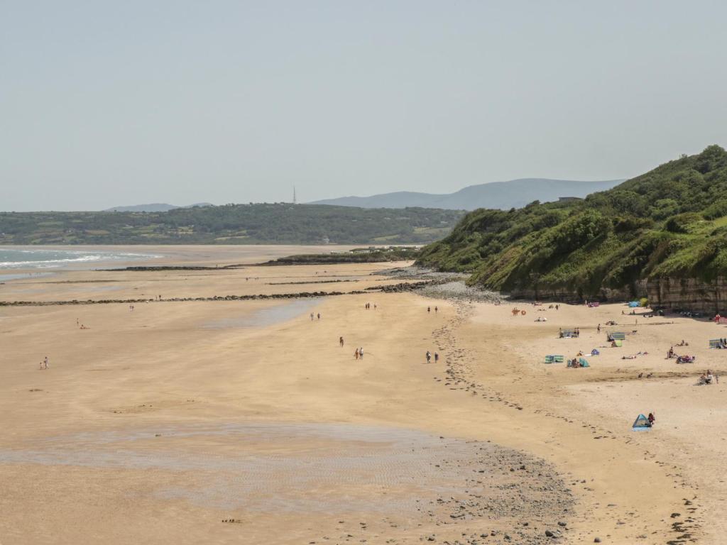 4 Parc Delfryn, Brynteg photo 6