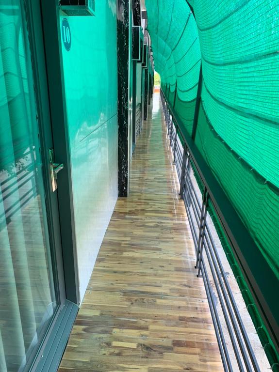后川原始海滩移动房屋酒店 (Mobile Home Ho Tram Pristine Beach)
