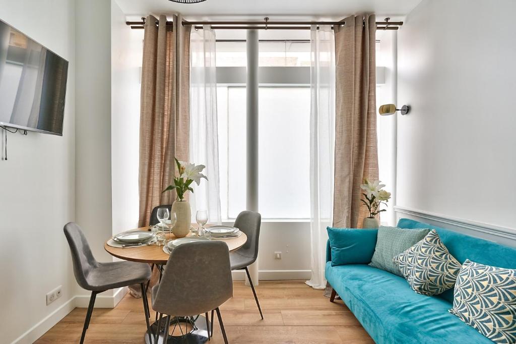 NEWLY RENOVATED ! Stunning 2BR Apt in the Heart of Paris 15 - 5