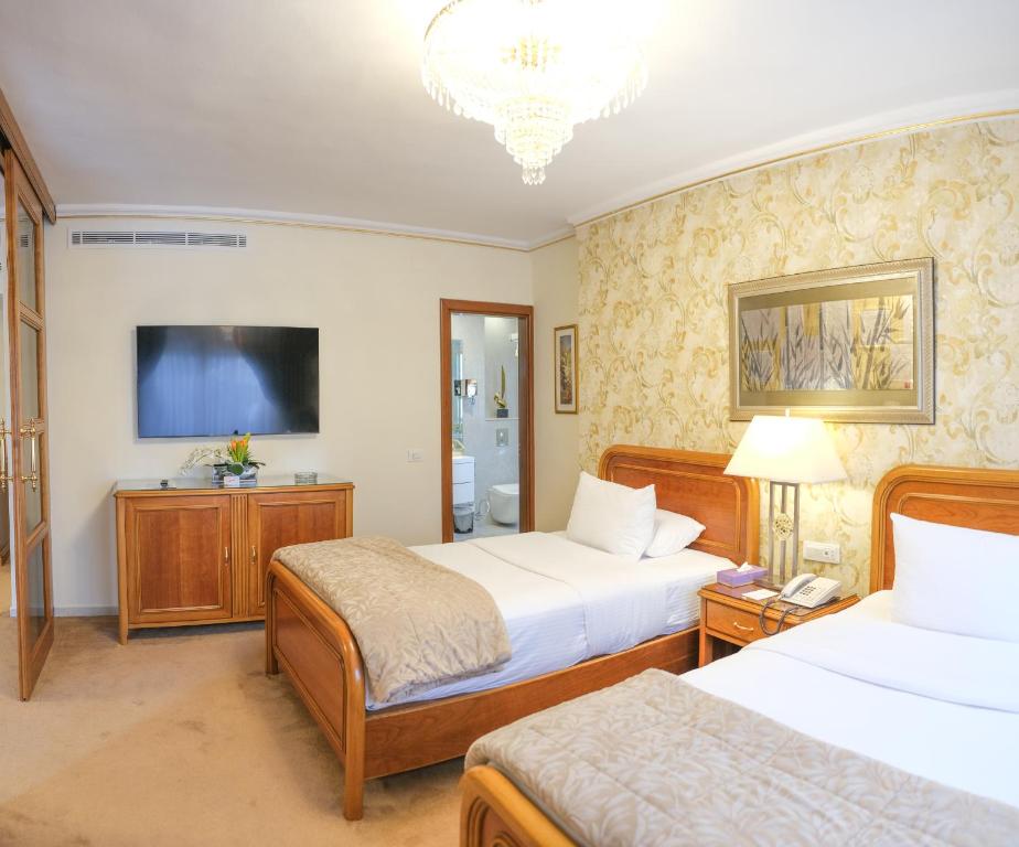 ห้องส่วนกลางสำหรับนั่งเล่น/ดูทีวี