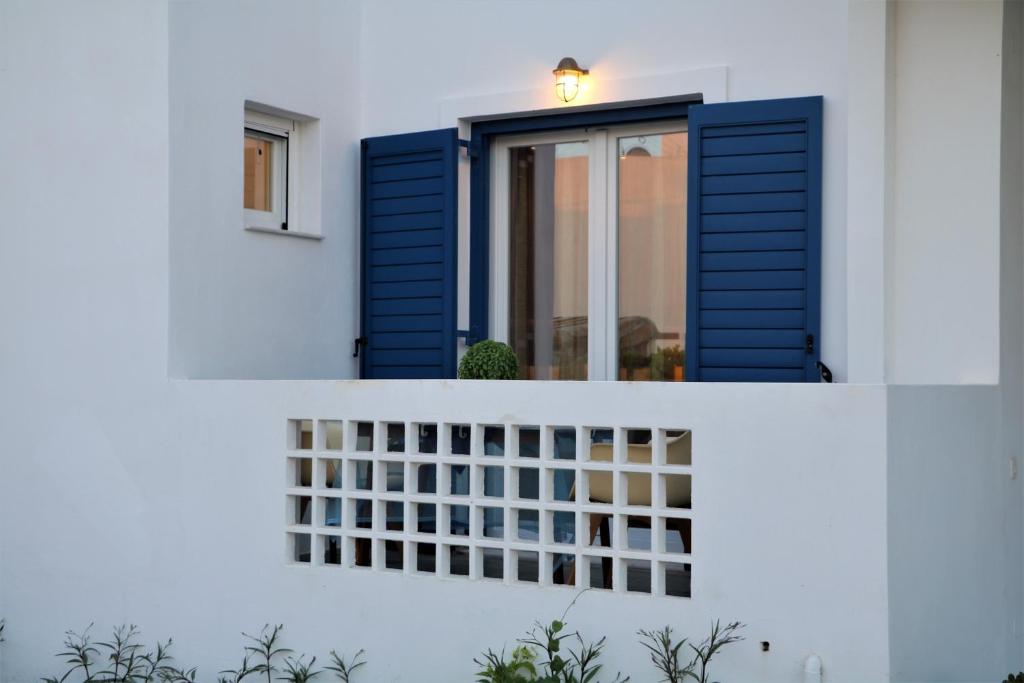 Angelica's Deluxe Rooms in Adamas photo
