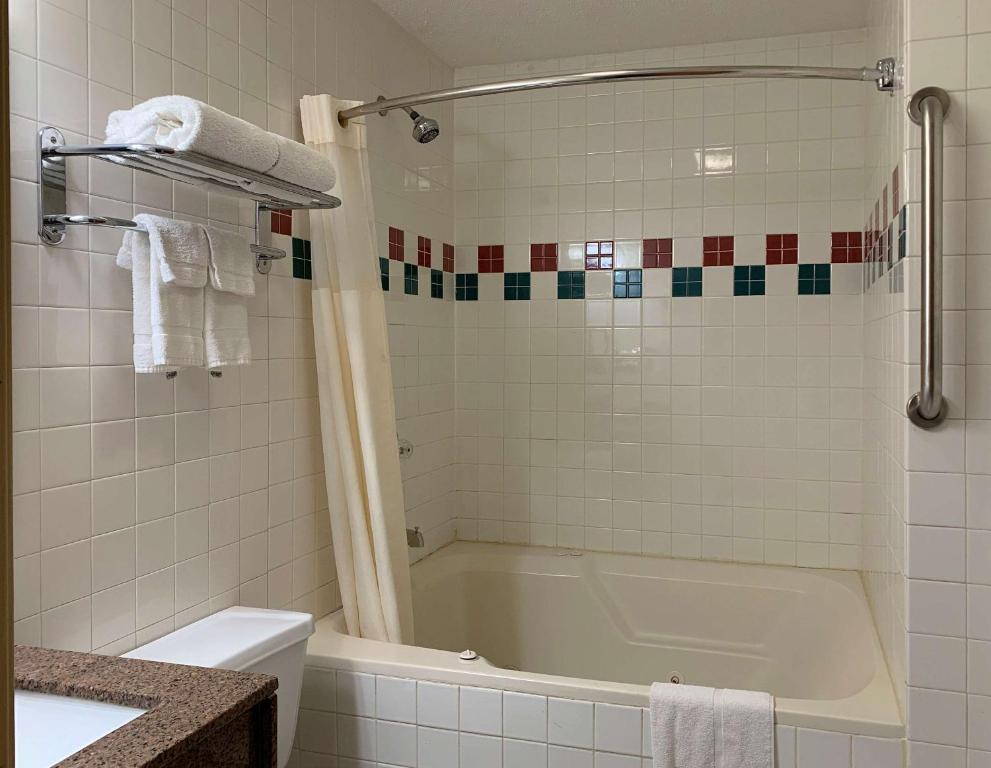 Quality Inn Ottawa near Starved Rock State Park photo