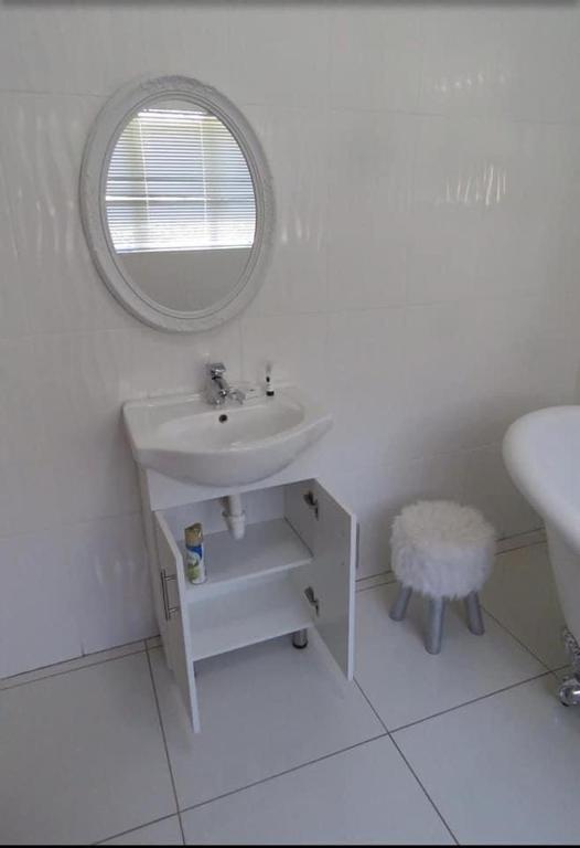 Beverley Hills guesthouse photo