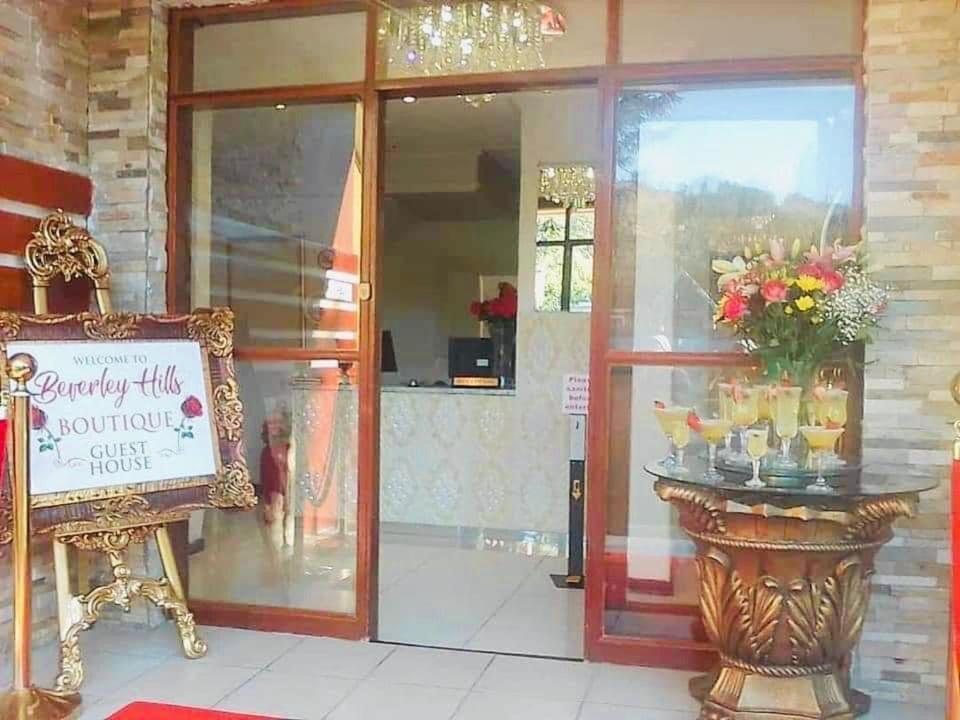 Beverley Hills guesthouse photo