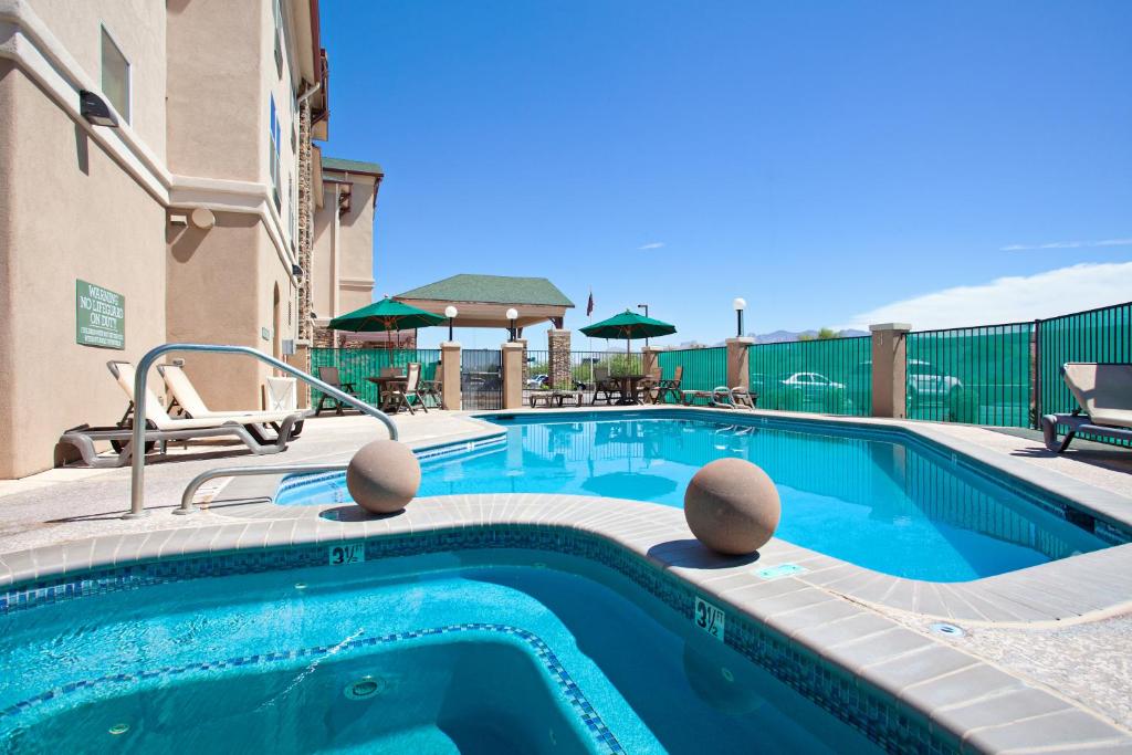 Country Inn & Suites by Radisson, Tucson City Center, AZ photo
